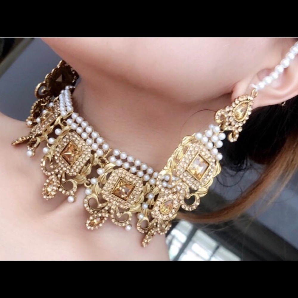 Choker set
